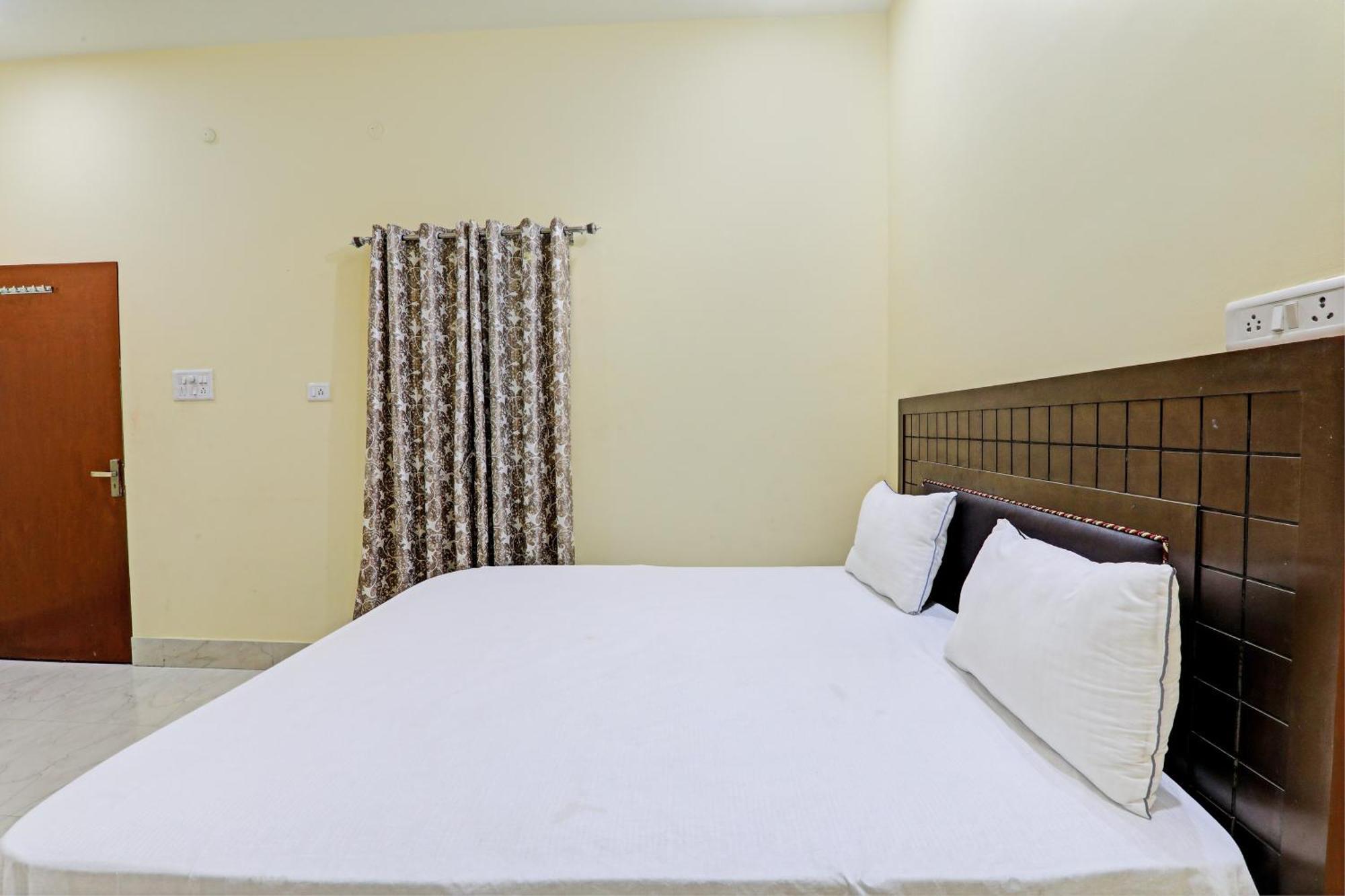 Hotel O Home Singhs Delight Varanasi Bagian luar foto