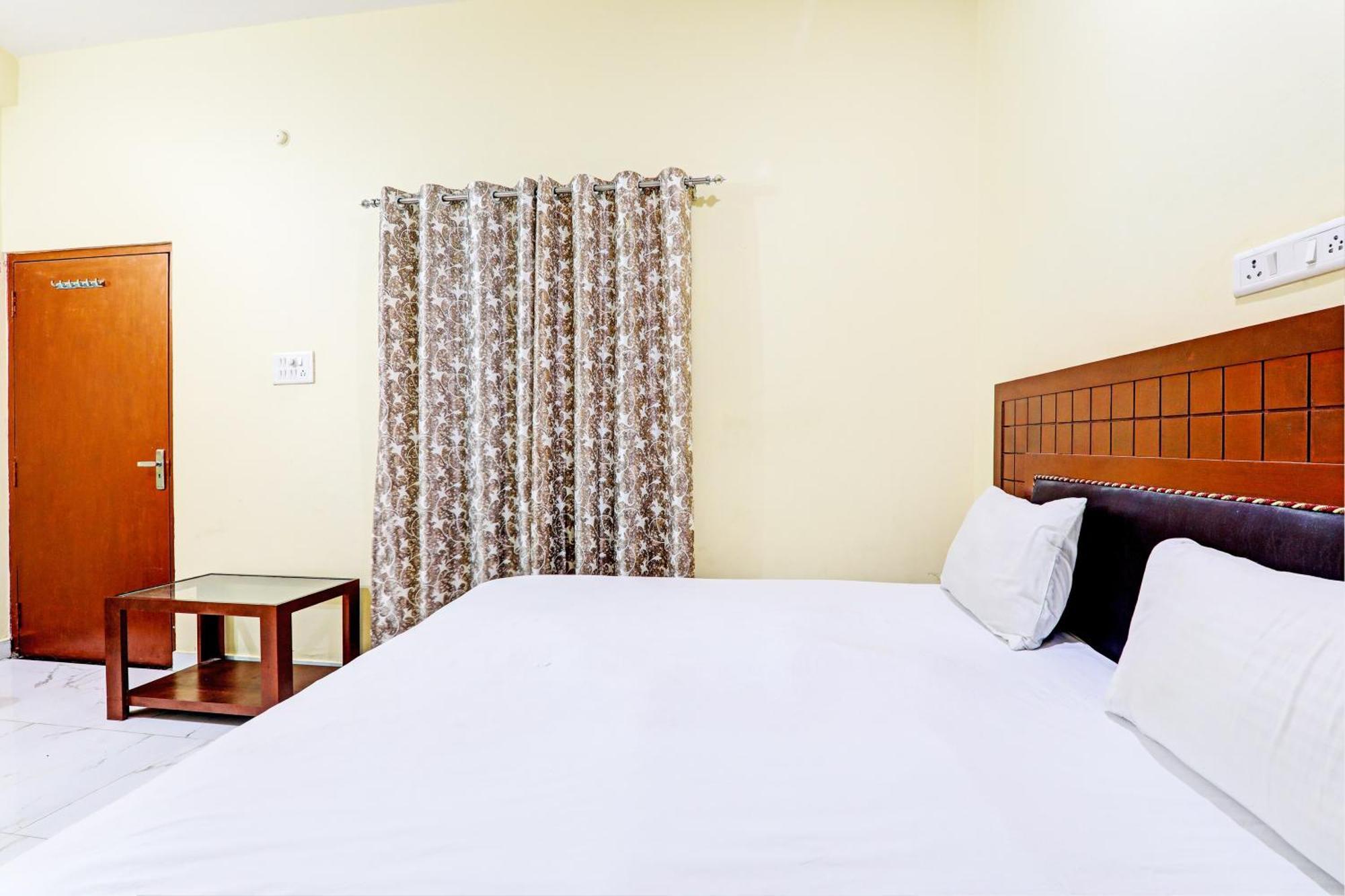 Hotel O Home Singhs Delight Varanasi Bagian luar foto